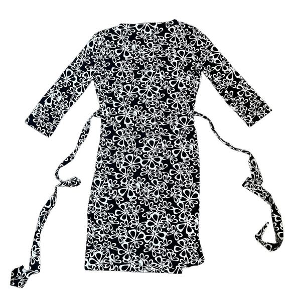 Diane Von Furstenberg Wrap Dress Halo Petal Black and White Floral Pattern 4 - Picture 15 of 15